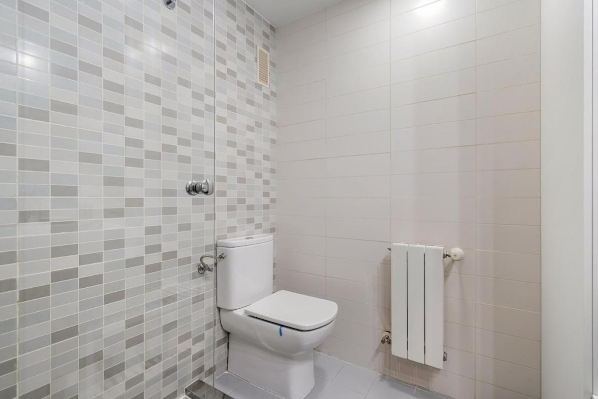 Appartement With Parking - 1b *